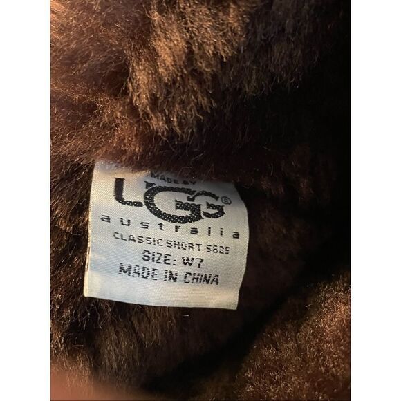 UGG Australia Women's Classic Short II Sheepskin Boots Chocolate Brown SZ 7 - Picture 11 of 11